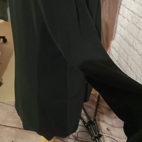 ZARA Like new black blazer. - Picture 4 of 5